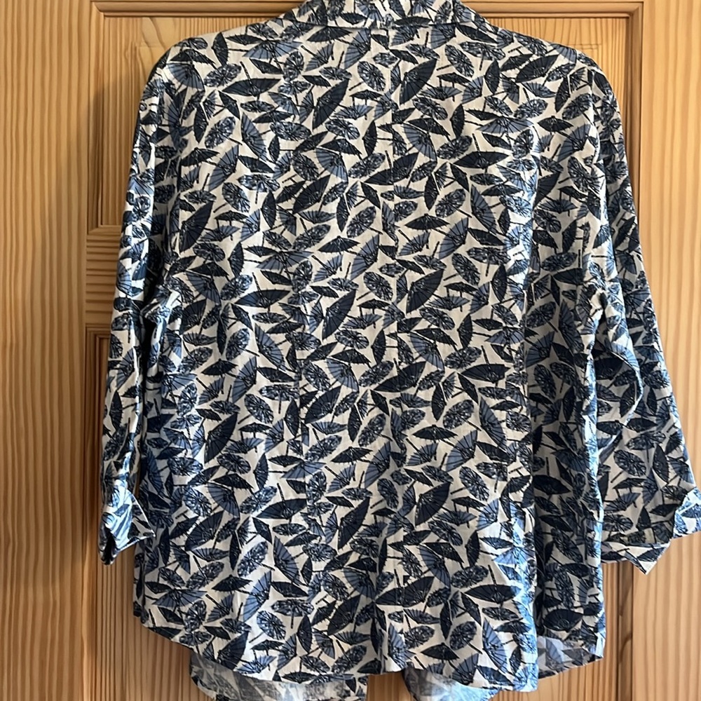 Kate Hill Blue and White 3/4 Sleeve Top Size Large‎ - Picture 2 of 6